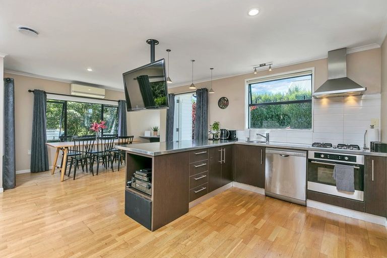 Photo of property in 19 Taupaki Road, Taupaki, Henderson, 0782