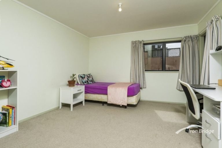 Photo of property in 4/431 East Coast Road, Mairangi Bay, Auckland, 0630