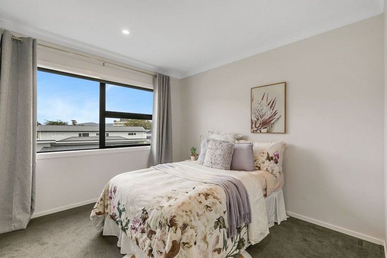 Photo of property in 17 Karearea Avenue, Kenepuru, Porirua, 5022