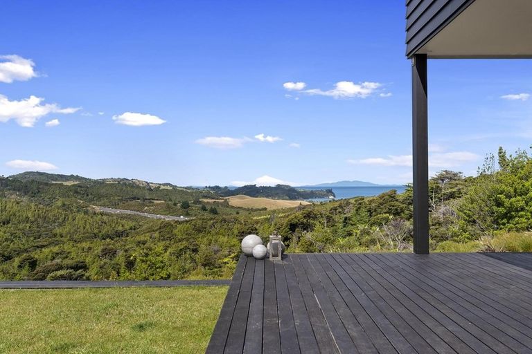 Photo of property in 229 Hillcrest Road, Wainui, 0931
