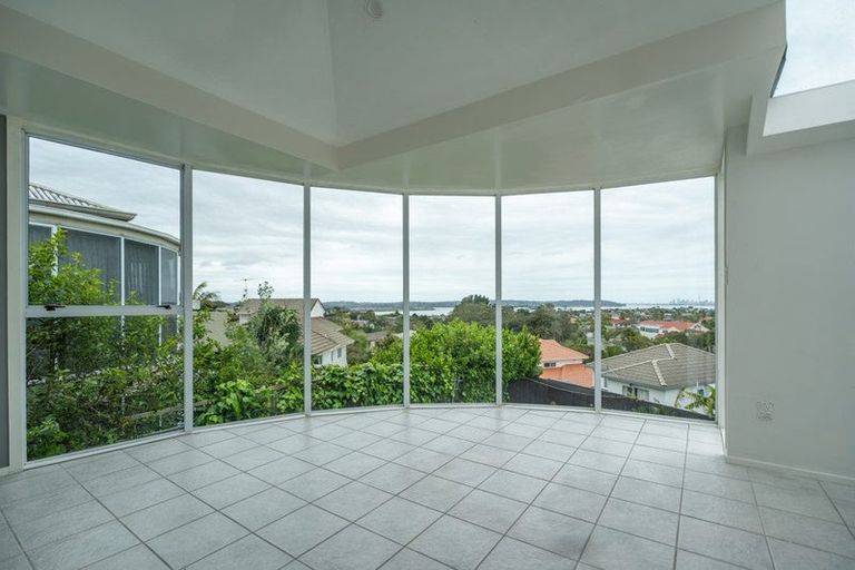 Photo of property in 1/23 Bernleigh Terrace, West Harbour, Auckland, 0618