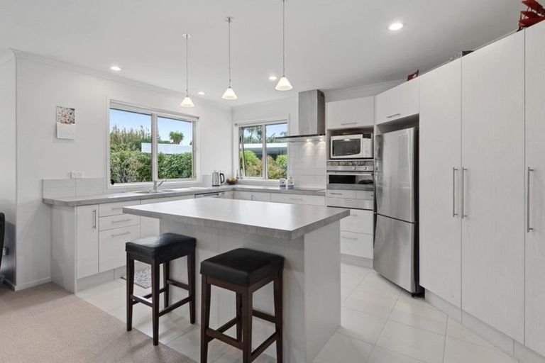 Photo of property in 160b One Tree Point Road, One Tree Point, 0118