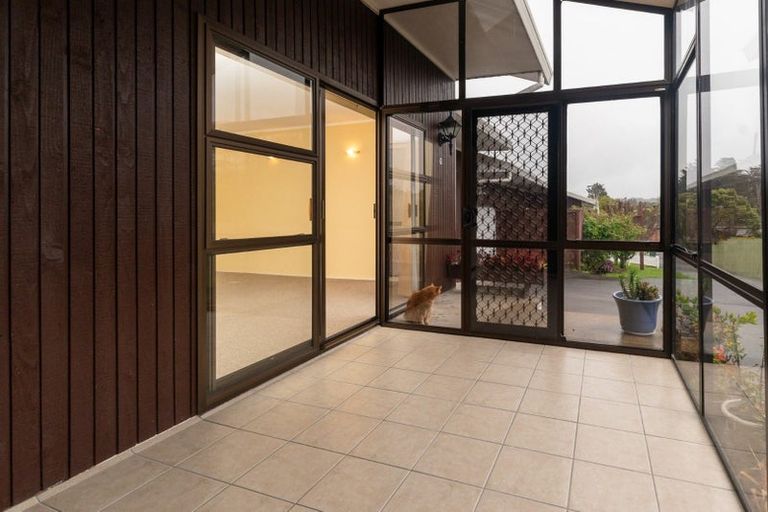 Photo of property in 2/4 Bishop Street, Green Bay, Auckland, 0604