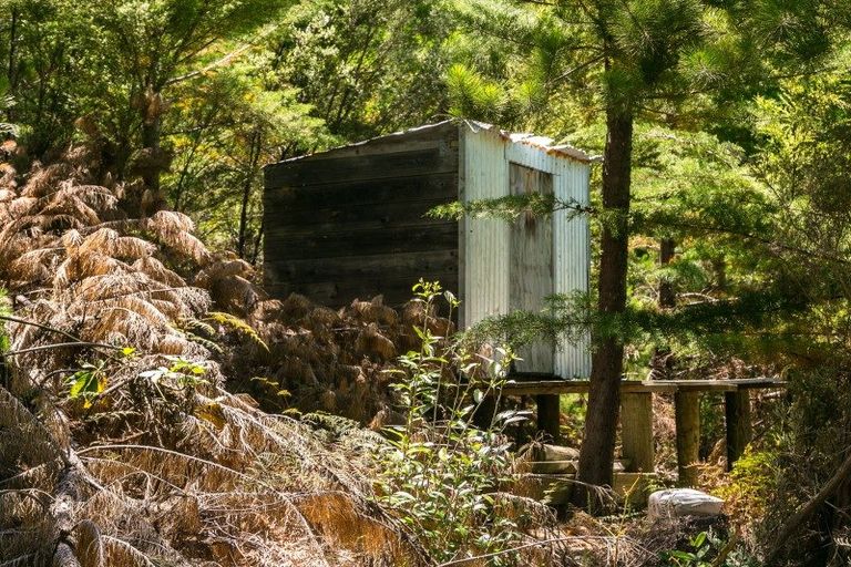 Photo of property in 4954 Kenepuru Road, Ohauparuparu Bay, Picton, 7282