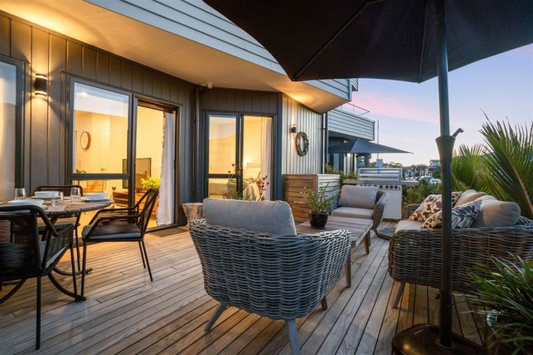 Photo of property in 14 Moki Place, Long Bay, Auckland, 0630