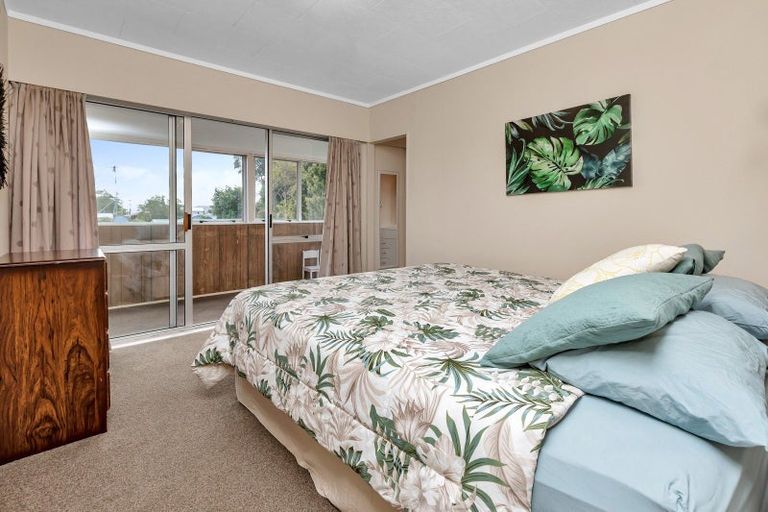 Photo of property in 15 Pyle Road West, One Tree Point, 0118