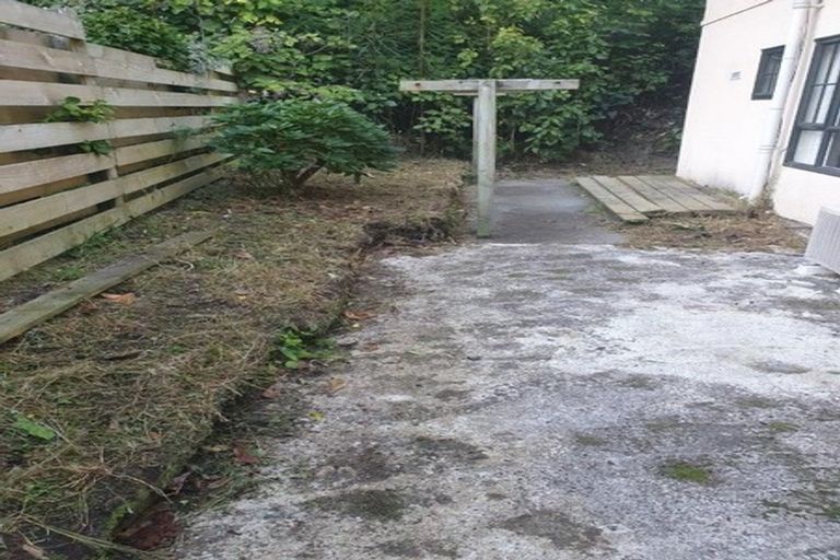 Photo of property in 16a Parsons Glen, Karori, Wellington, 6012