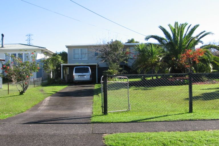 Photo of property in 64 Roberts Road, Te Atatu South, Auckland, 0610