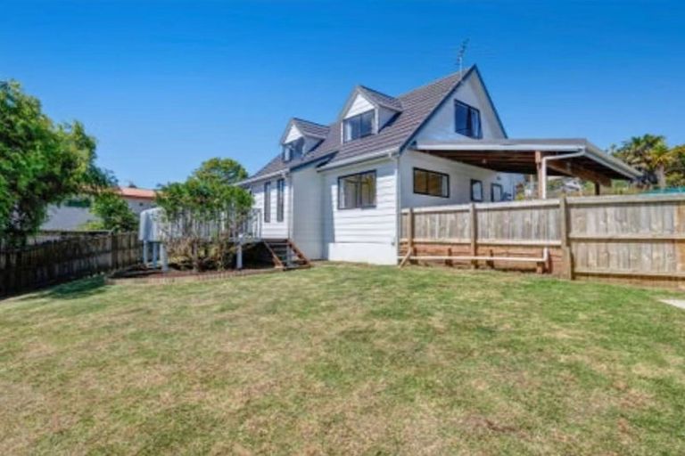 Photo of property in 14 Mallard Place, Unsworth Heights, Auckland, 0632