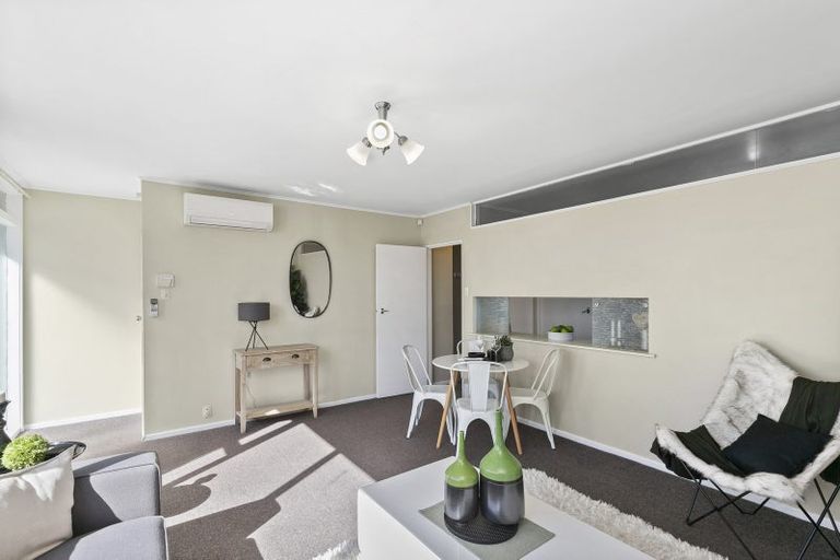 Photo of property in 2/55 Apu Crescent, Lyall Bay, Wellington, 6022