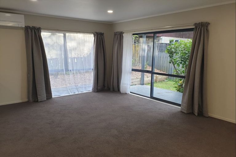 Photo of property in 51 Chatsworth Crescent, Pakuranga Heights, Auckland, 2010