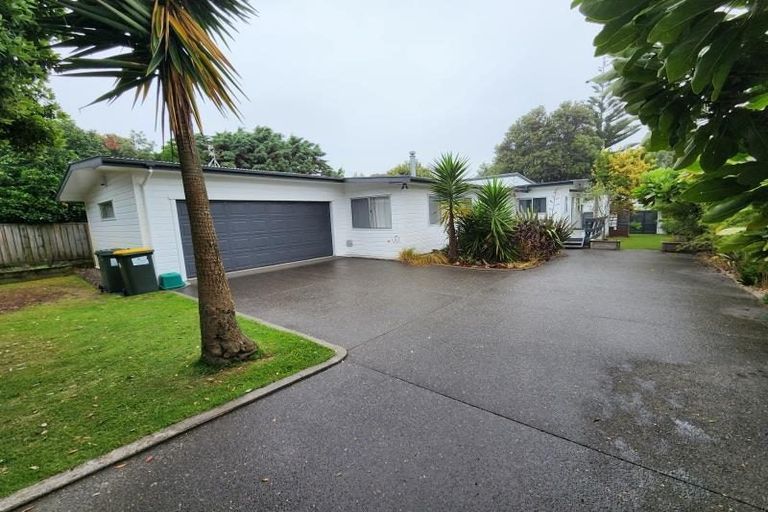 Photo of property in 26 William Street, Waikanae Beach, Waikanae, 5036