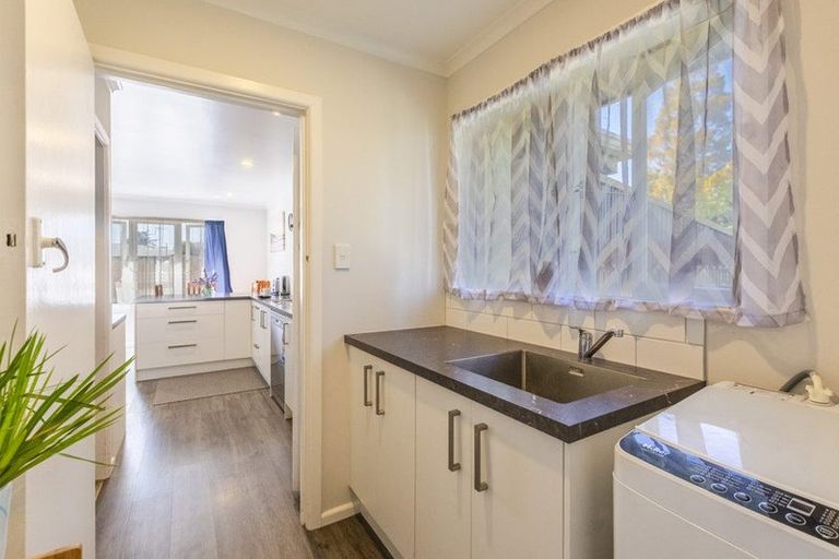 Photo of property in 17 Read Crescent, Clive, 4102