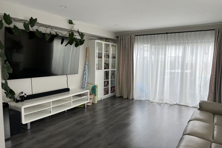 Photo of property in 11 Lumbarda Drive, Kumeu, 0810