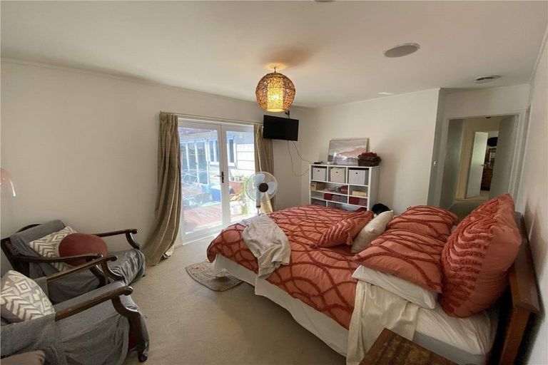 Photo of property in 21 Caribbean Drive, Unsworth Heights, Auckland, 0632