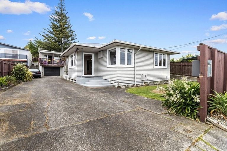 Photo of property in 73 Pohutukawa Place, Bell Block, New Plymouth, 4312
