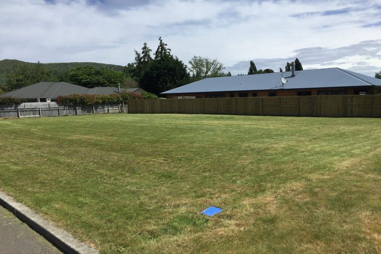 Photo of property in 35 Lakemere Way, Kinloch, Taupo, 3377