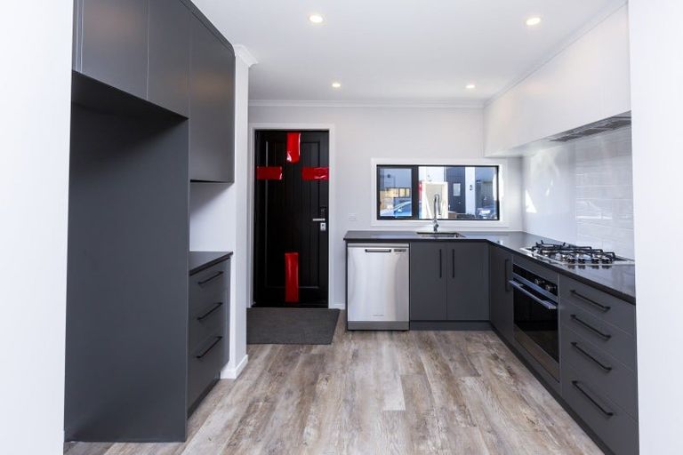 Photo of property in 5 Reakes Crescent, Wallaceville, Upper Hutt, 5018