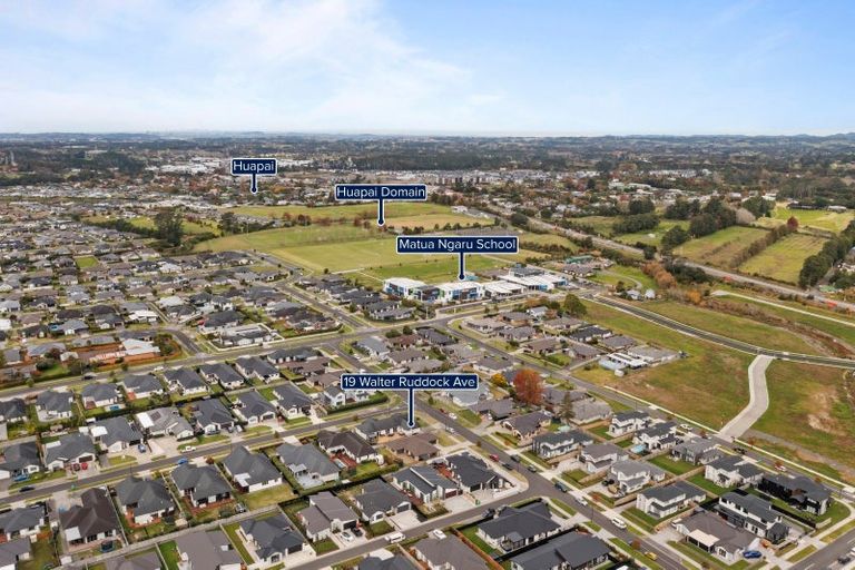 Photo of property in 16 Walter Ruddock Avenue, Kumeu, 0810