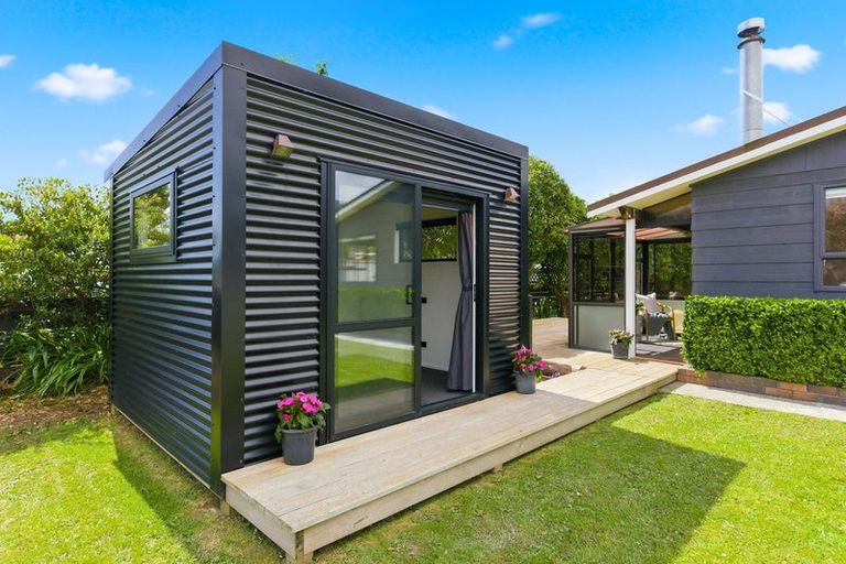 Photo of property in 27 Oriwa Street, Waikanae, 5036