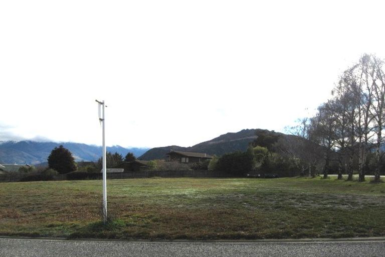 Photo of property in 2 Roto Place, Wanaka, 9305