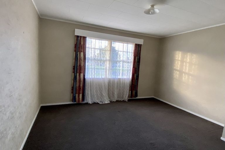 Photo of property in 20 Newland Grove, Henderson, Auckland, 0610