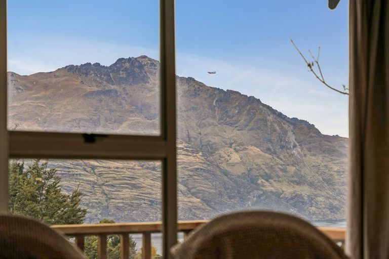 Photo of property in 21 Watts Road, Fernhill, Queenstown, 9300