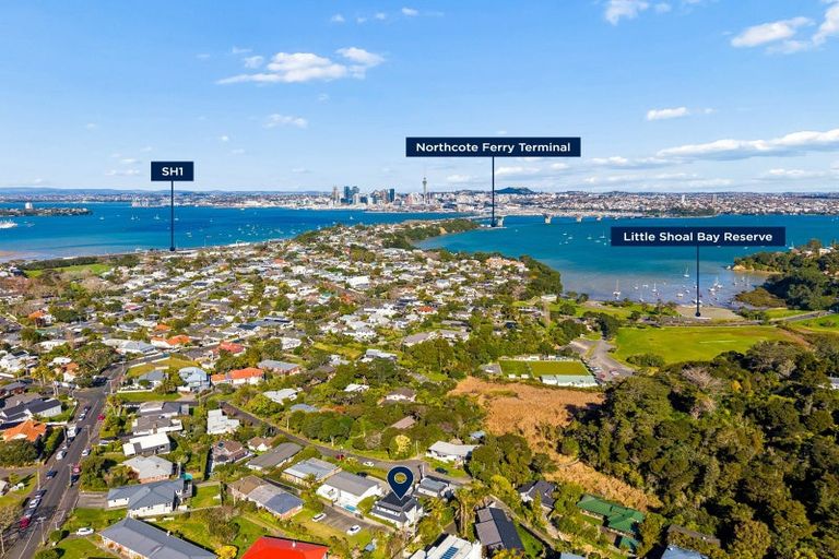 Photo of property in 15b Wilding Avenue, Northcote Point, Auckland, 0627