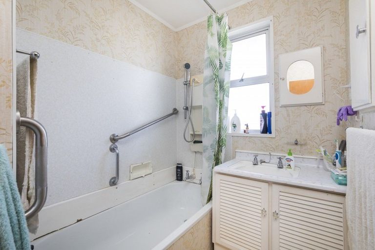 Photo of property in 33 Tararua Terrace, Cloverlea, Palmerston North, 4412