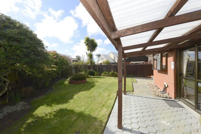 Photo of property in 1/15 Kamahi Place, Bishopdale, Christchurch, 8051