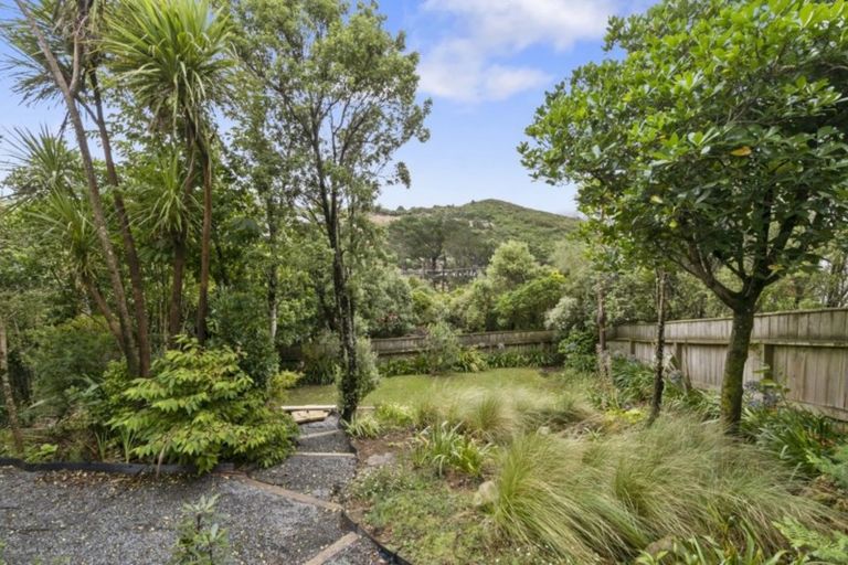 Photo of property in 54 Poto Road, Normandale, Lower Hutt, 5010