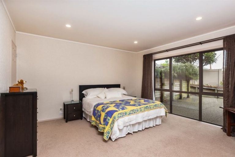 Photo of property in 10 Bundoran Way, Pinehill, Auckland, 0632