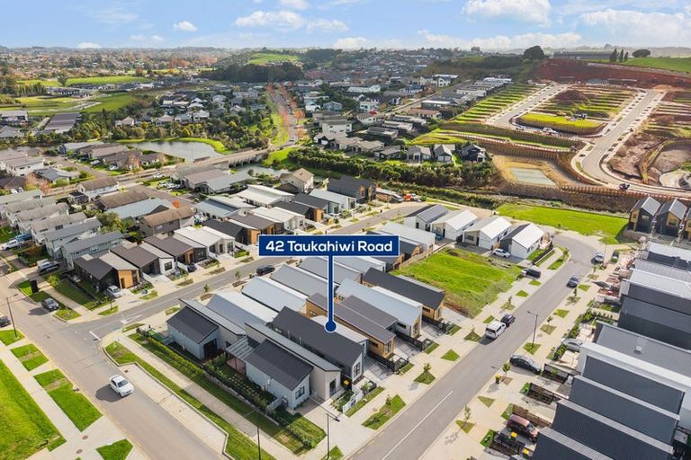 Photo of property in 42 Taukahiwi Road, Pukekohe, 2120