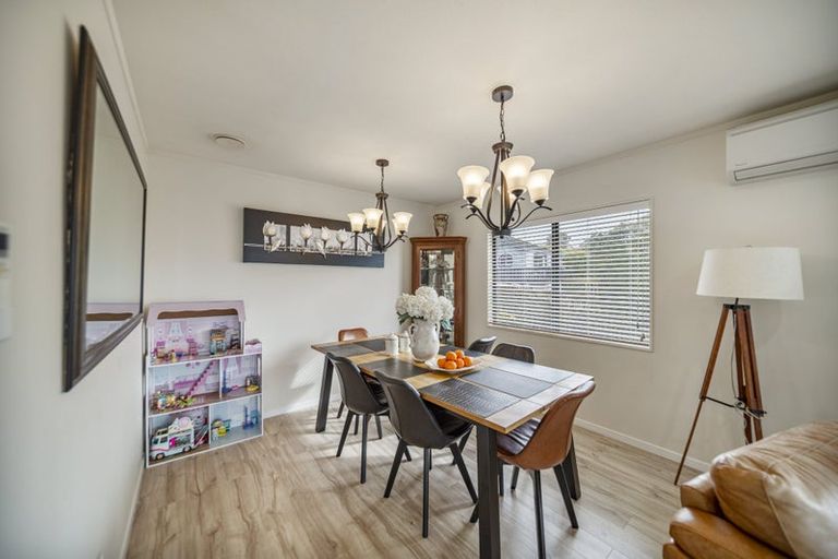 Photo of property in 10 Kirkdale Place, Northcross, Auckland, 0632