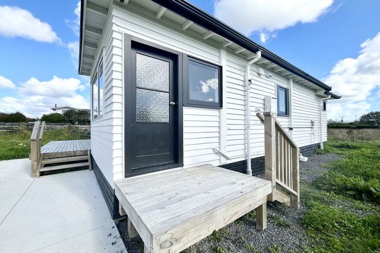 Photo of property in 1/11 Alston Avenue, Kelston, Auckland, 0602