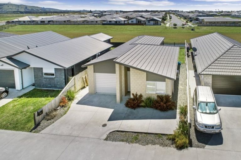 Photo of property in 28 Batty Street, Papamoa Beach, Papamoa, 3118