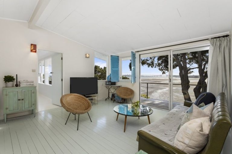 Photo of property in 96 Ngataringa Road, Devonport, Auckland, 0624