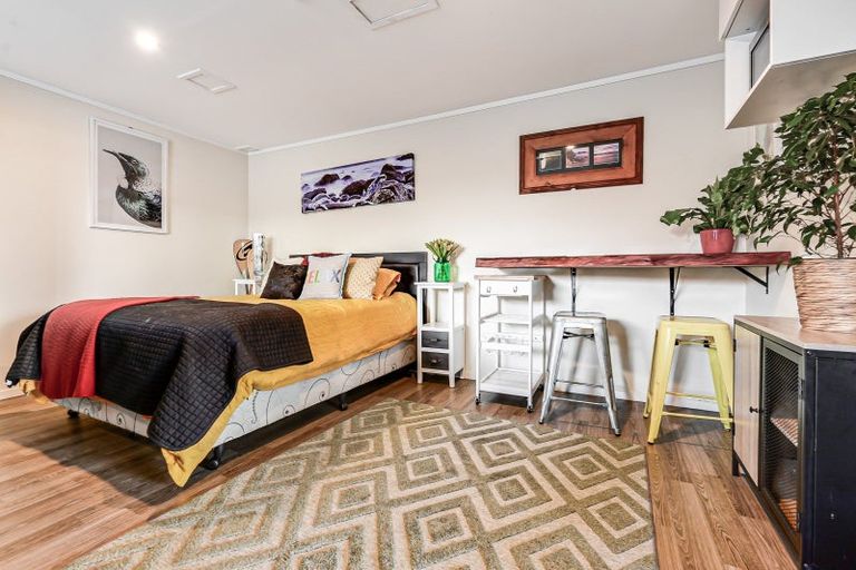 Photo of property in 2 Point Street, Raglan, 3225