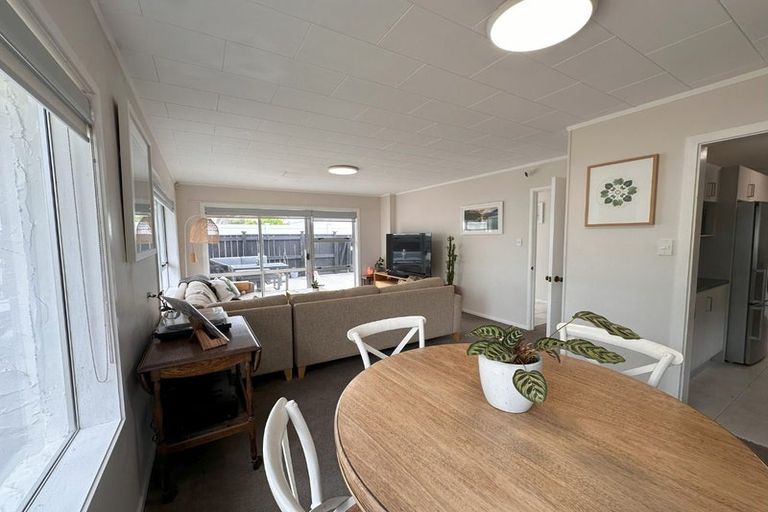Photo of property in 1/10 Salem Place, Torbay, Auckland, 0630