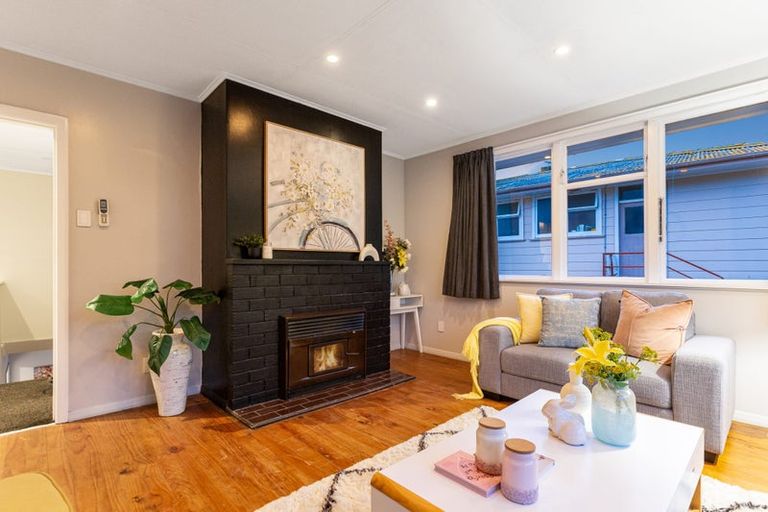 Photo of property in 18 Owhiti Street, Titahi Bay, Porirua, 5022