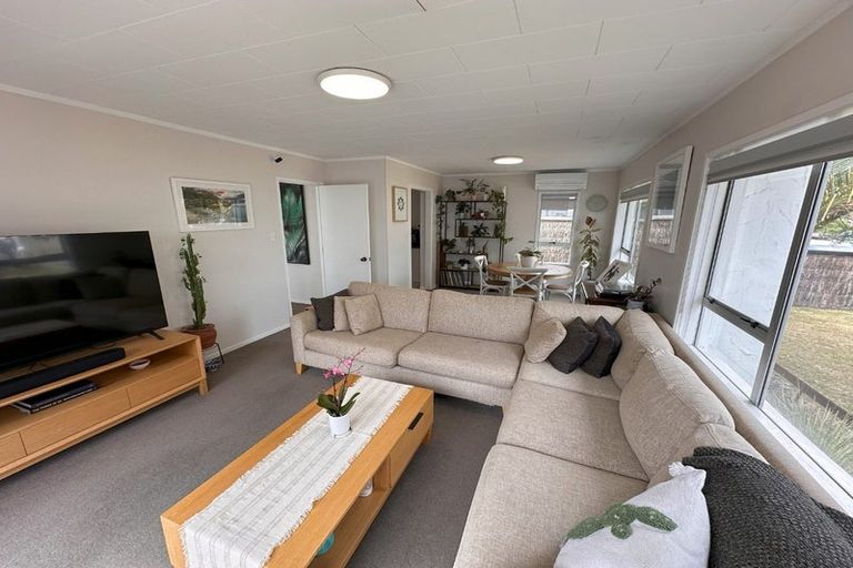 Photo of property in 1/10 Salem Place, Torbay, Auckland, 0630