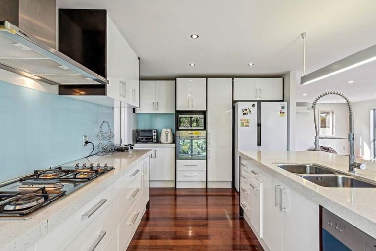 Photo of property in 27 The Avenue, Albany, Auckland, 0632