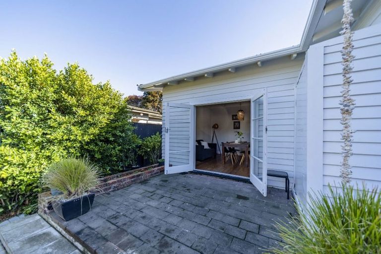 Photo of property in 15 Taradale Road, Marewa, Napier, 4110