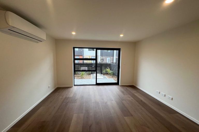 Photo of property in 2/327 Glengarry Road, Glen Eden, Auckland, 0602