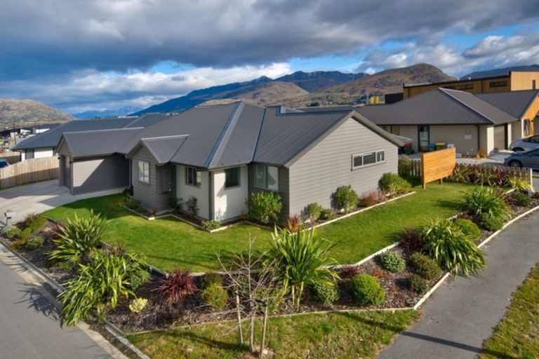 Photo of property in 2 Tudor Lane, Lower Shotover, Queenstown, 9304