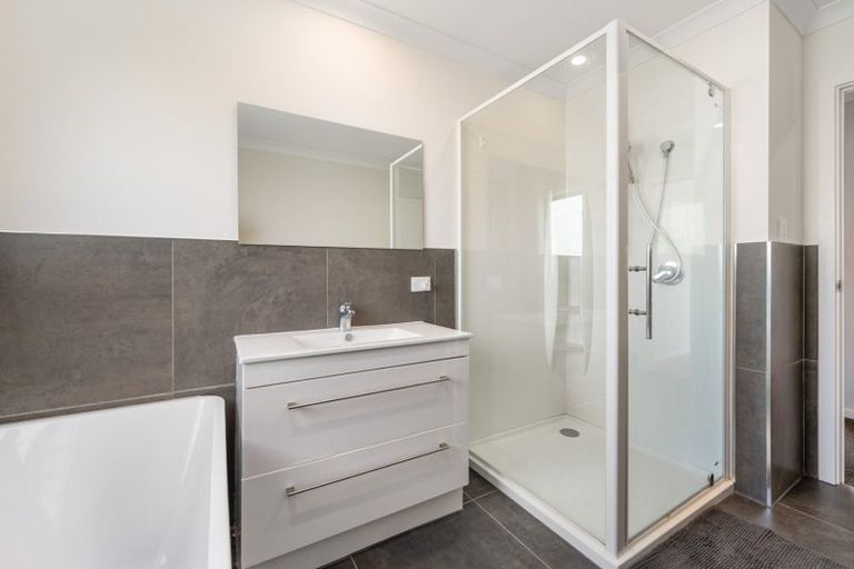 Photo of property in 1 Vaucluse Heights, Fitzherbert, Palmerston North, 4410