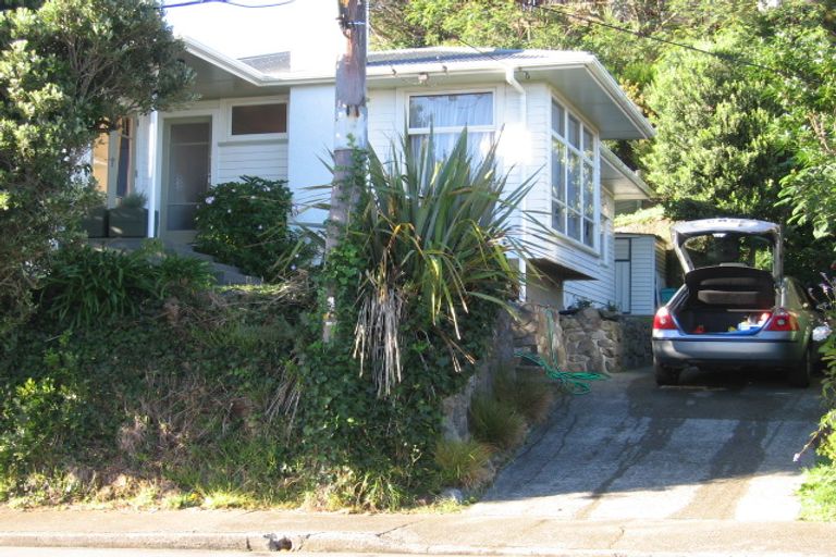 Photo of property in 50 Catherine Crescent, Paparangi, Wellington, 6037