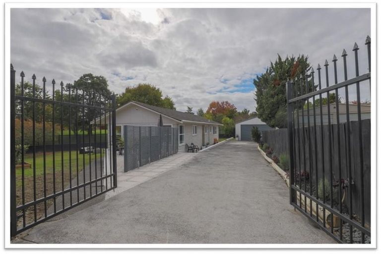 Photo of property in 9 Gregg Place, Sunnyvale, Auckland, 0612