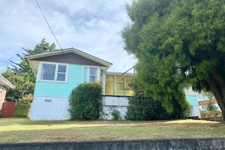 Photo of property in 14 Mcclintock Road, Massey, Auckland, 0614