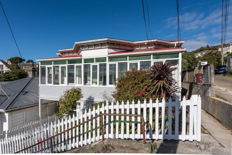 Photo of property in 35 Hankey Street, Mount Cook, Wellington, 6011